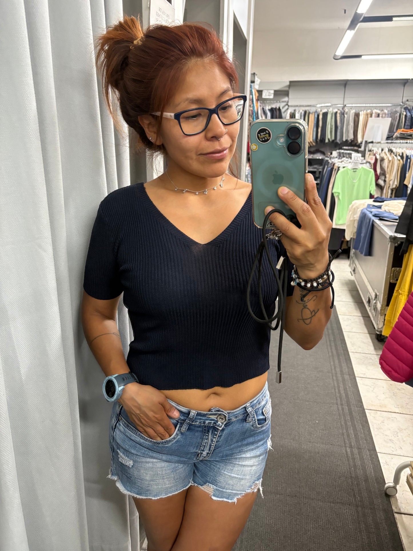 T-shirt a costina crop scollo V