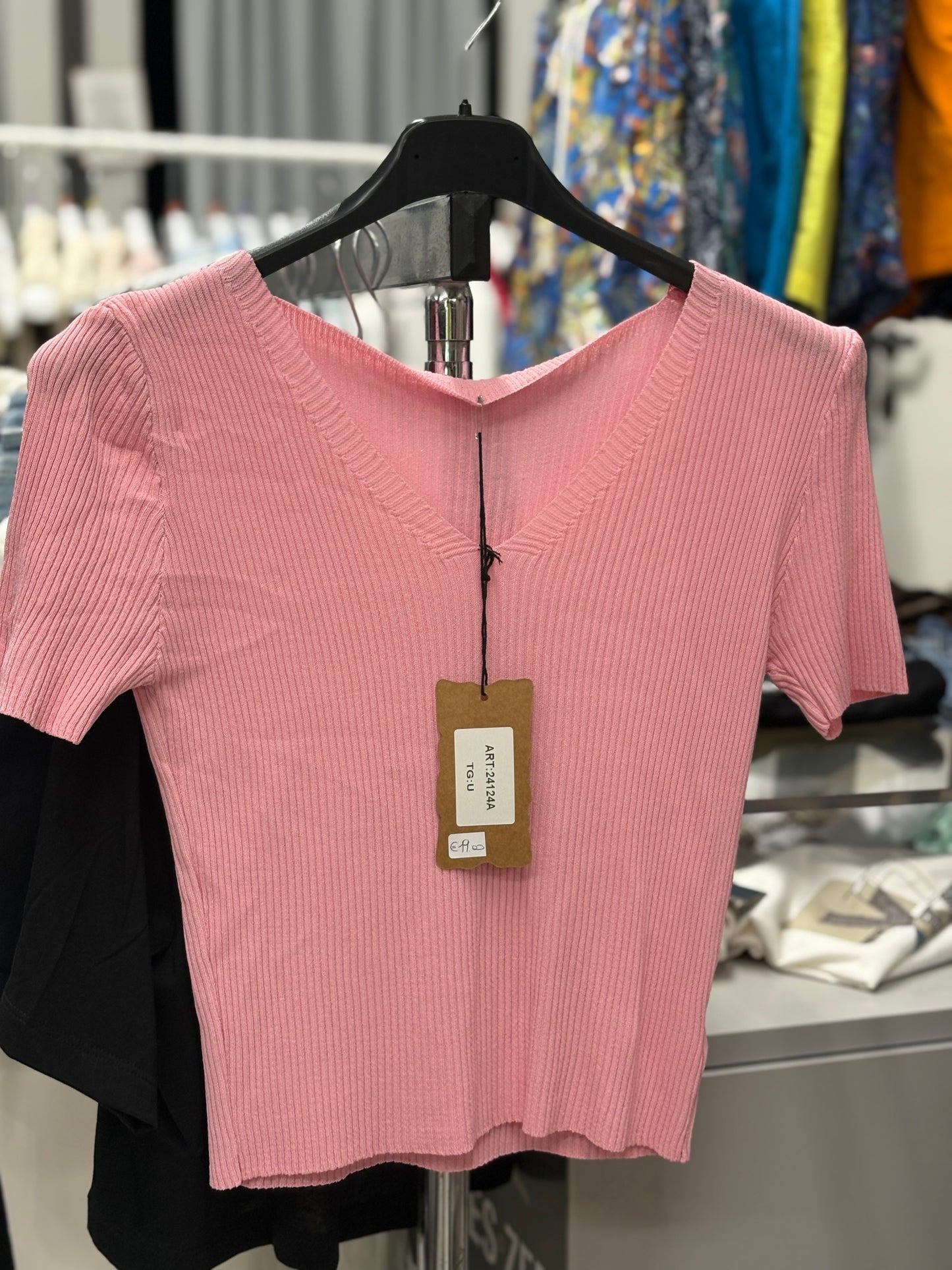 T-shirt a costina crop scollo V